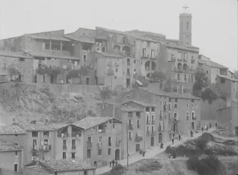 Imatge del Poble Vell, procedent de la filmació original de 1932, restaurada i digitalitzada.