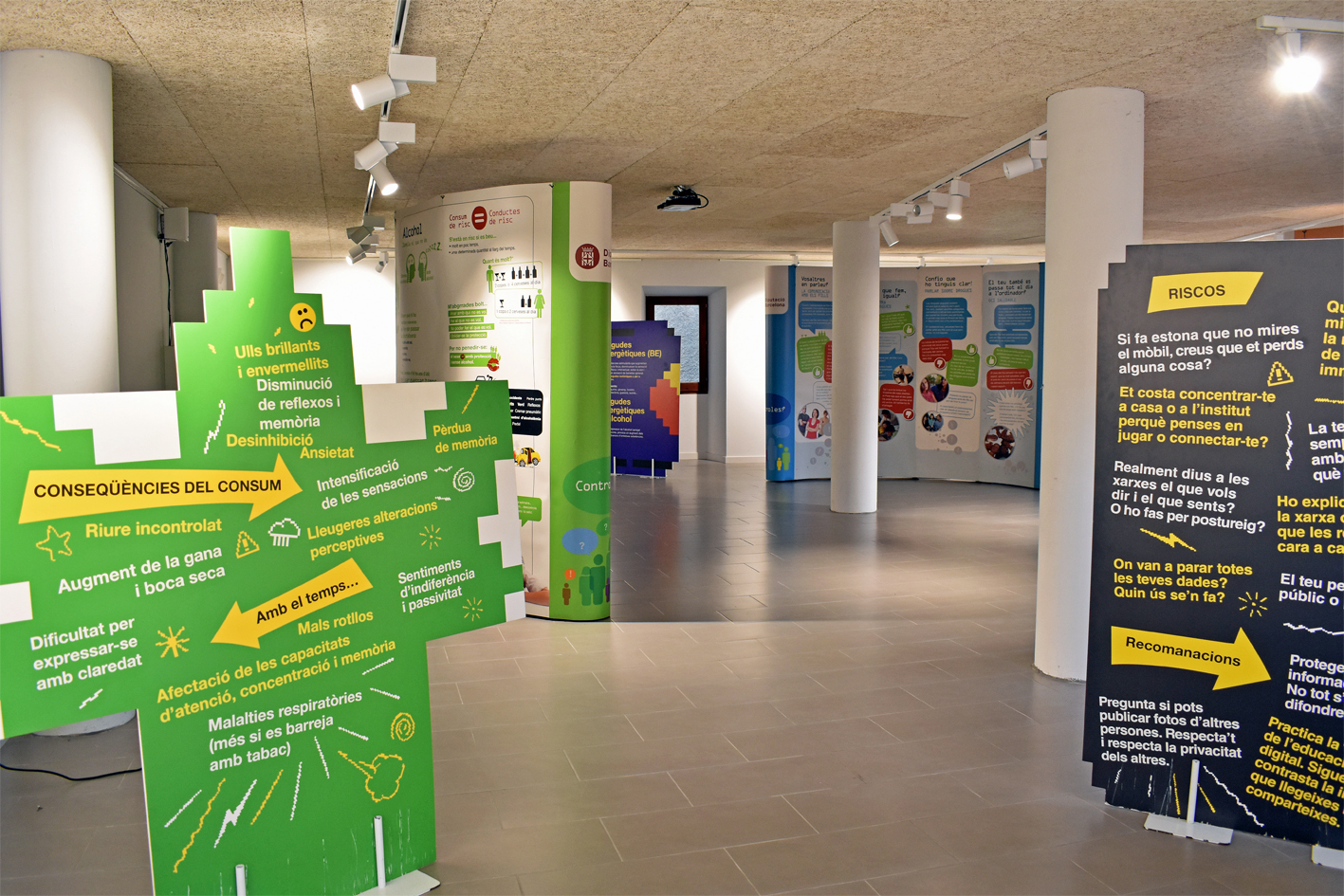 La sala Cal Balaguer del Porxo acull l'exposició interactiva 'Controles?' sobre els riscos de les drogues i la prevenció del consum