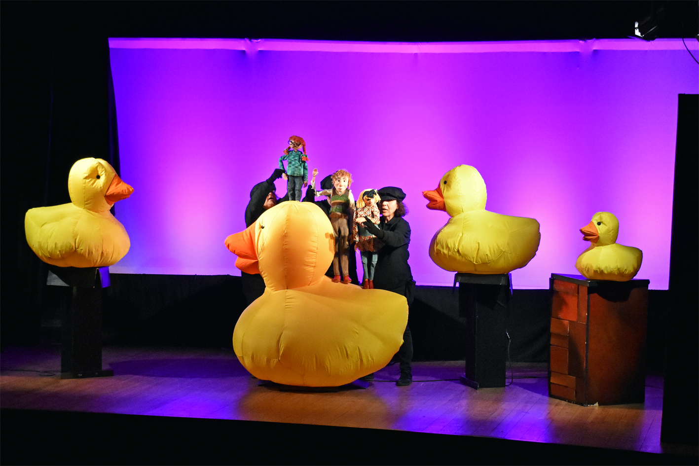 Escena de l'espectacle infantil 'L'aventura d'avorrir-se' de L'Estaquirot Teatre al Teatre del Foment Cultural, dins del 6è Festival Art en Cicle.