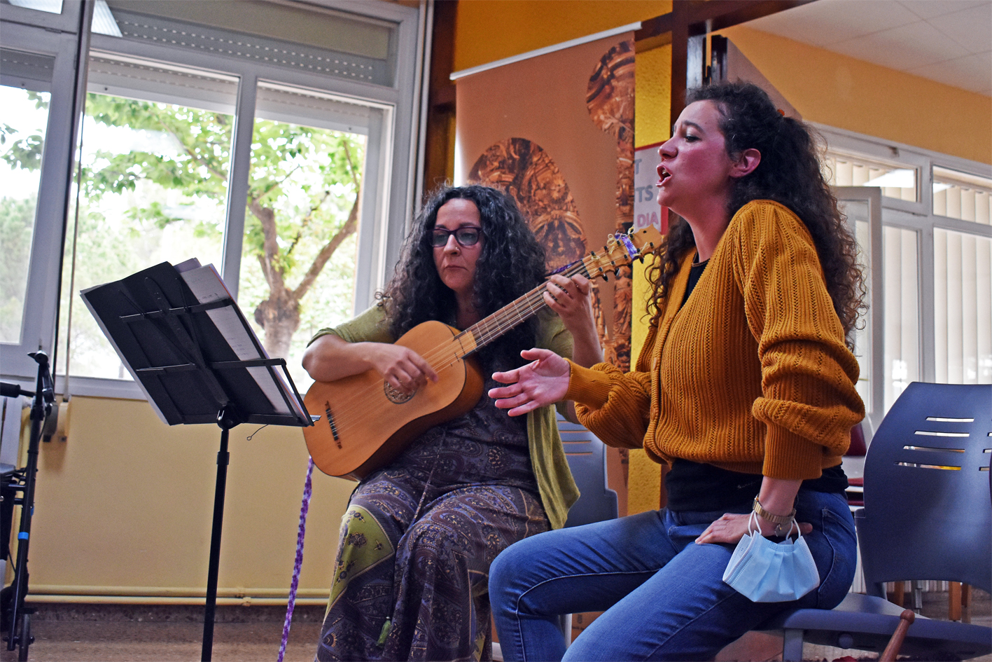 Concert d'Èlia Casanova i La Tendresa a la Residència Bell Repòs, dins de les activitats del 6è Festival Espurnes Barroques.