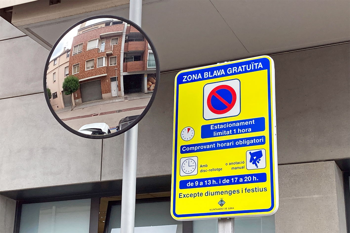 El temps màxim d'estacionament a la zona blava de l'entorn del Califòrnia es redueix a una hora per afavorir la rotació de vehicles 