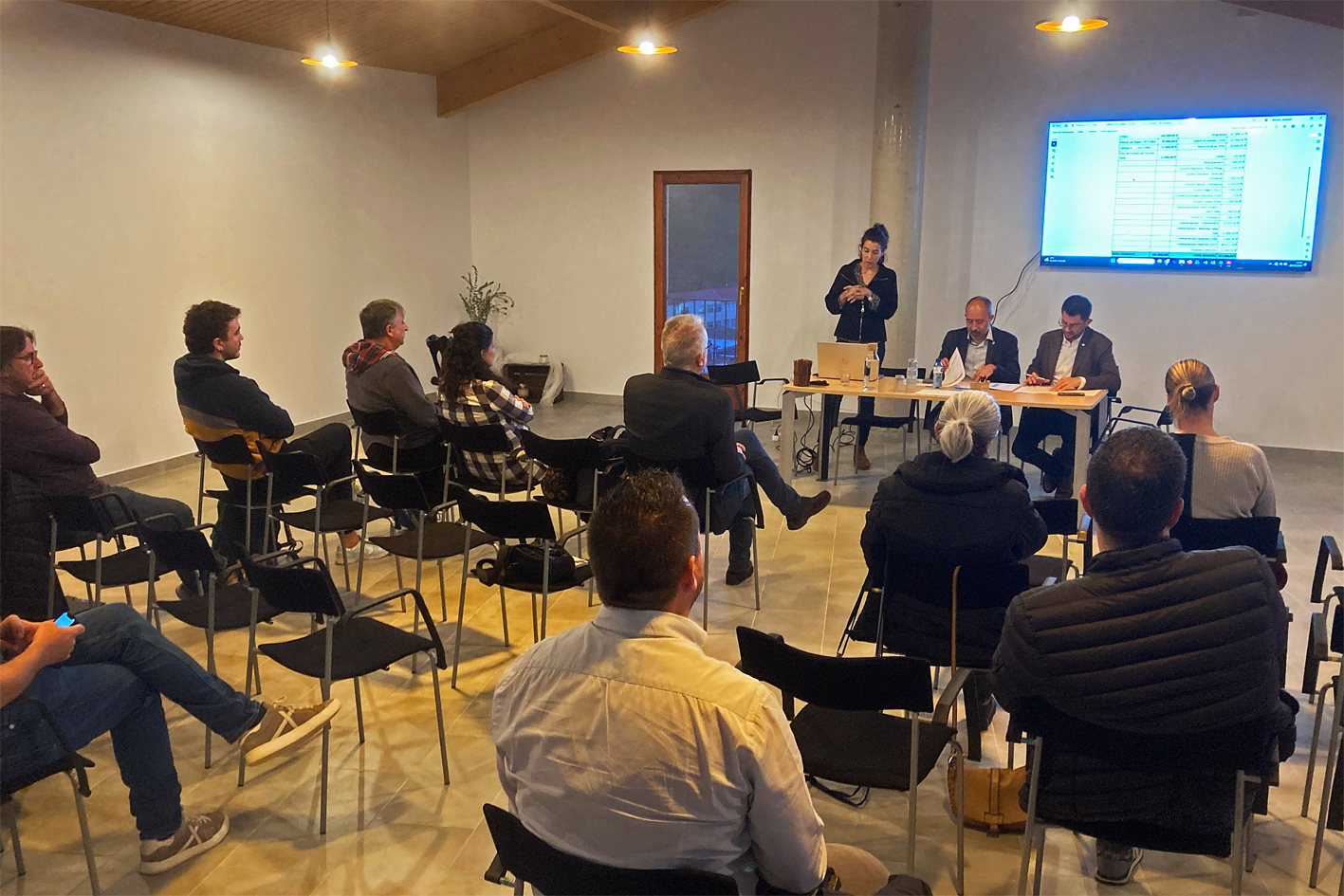 Reunió del plenari de Bages Turisme a la nova Sala del Portal, al Casinet del Poble Vell.