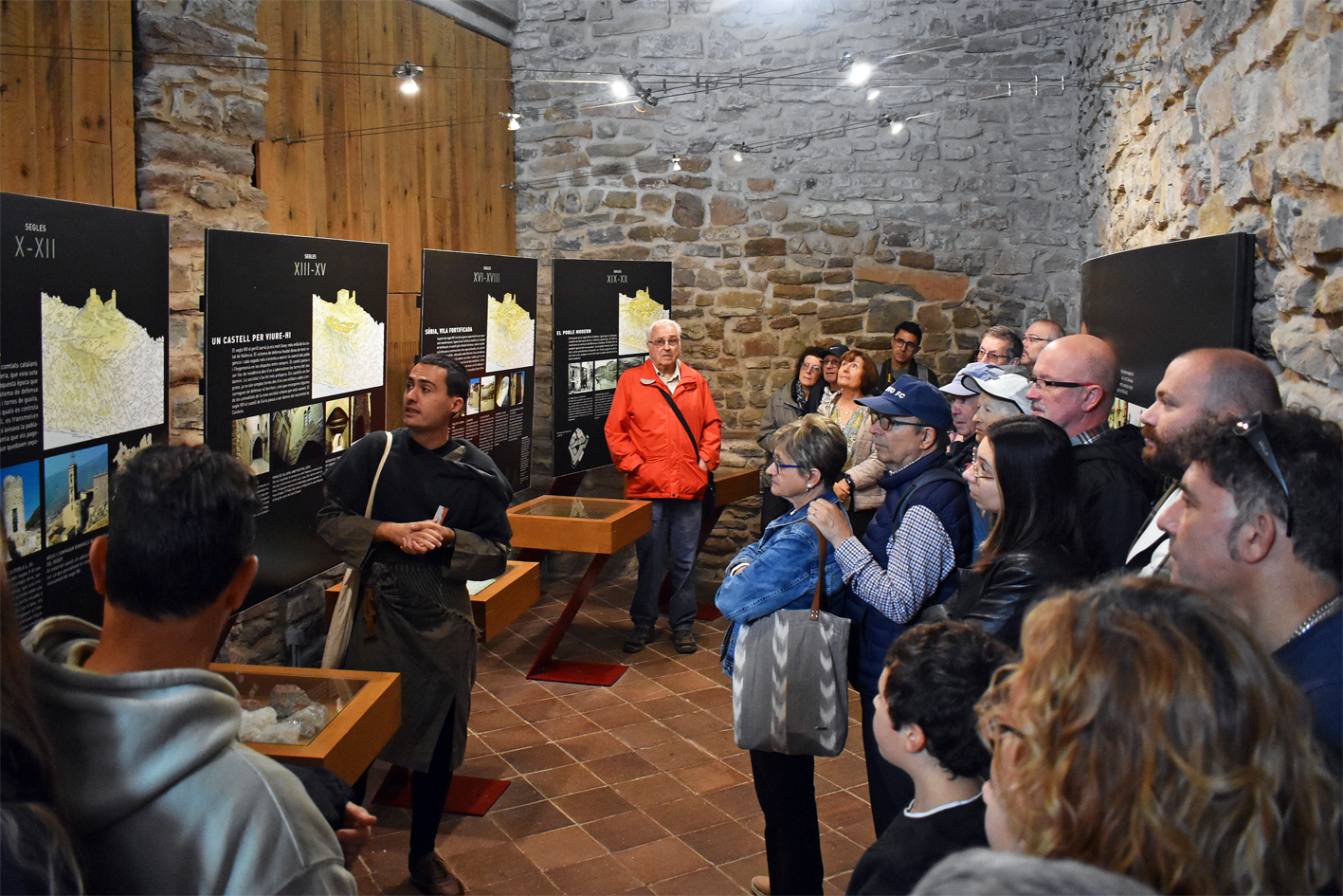 Visita guiada al centre d'interpretació del Castell, dins de la 21a Fira Medieval d'Oficis de Súria.
