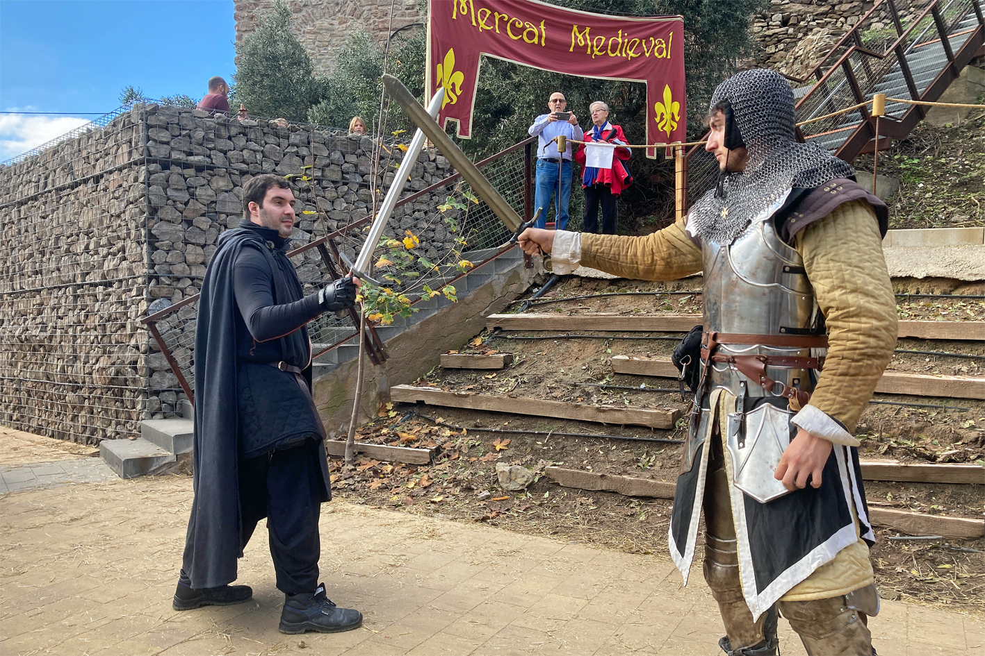 Lluita de cavallers a l'Espai Firal dels Galàpets, dins de la 21a Fira Medieval d'Oficis de Súria.