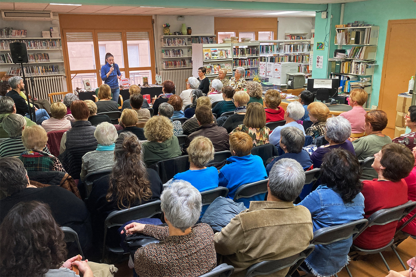 Xerrada de la cuinera i escriptora Maria Nicolau a la Biblioteca PÃºblica, dins del programa del Dia Internacional per lâ€™erradicaciÃ³ de la violÃ¨ncia envers les dones i del 25Ã¨ aniversari del Casal de la Dona.