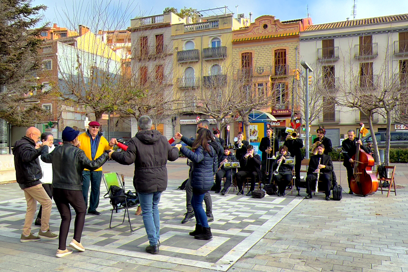Ballada nadalenca de sardanes amb la cobla La Principal de Berga, organitzada per l'AgrupaciÃ³ Sardanista.