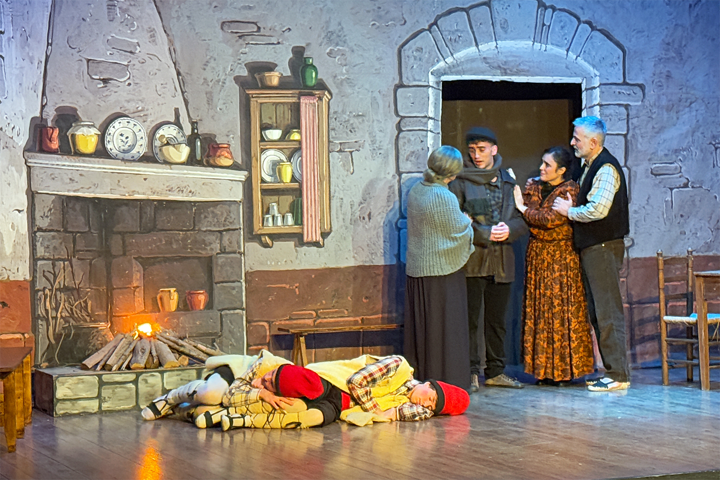 Escena d'Els Pastorets de SÃºria, amb organitzaciÃ³ i posada en escena del Foment Cultural.