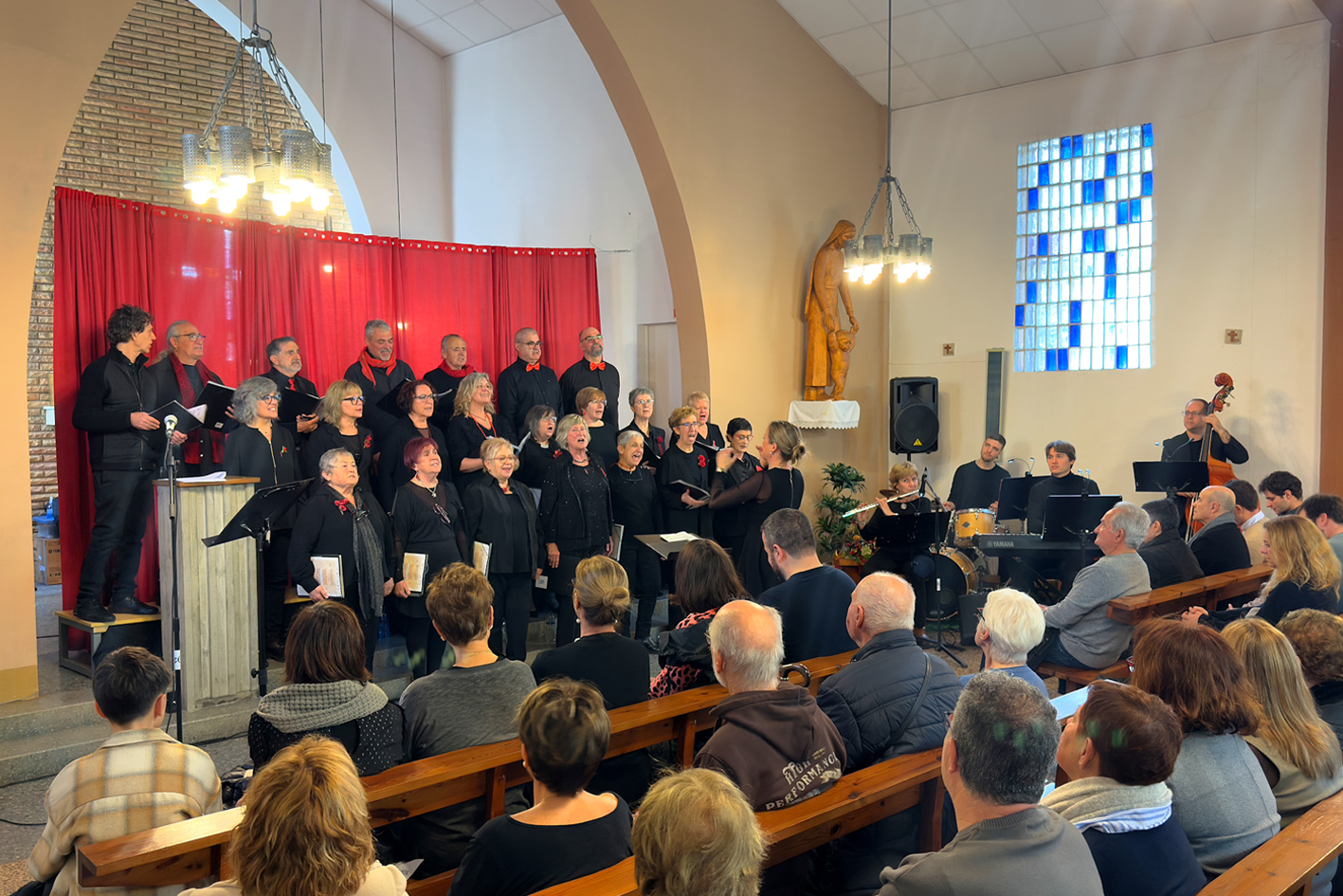 Concert de Sant Esteve a cÃ rrec de la Coral SÃ²rissons de l'Escola Municipal de MÃºsica, a l'EsglÃ©sia de Santa BÃ rbara.
