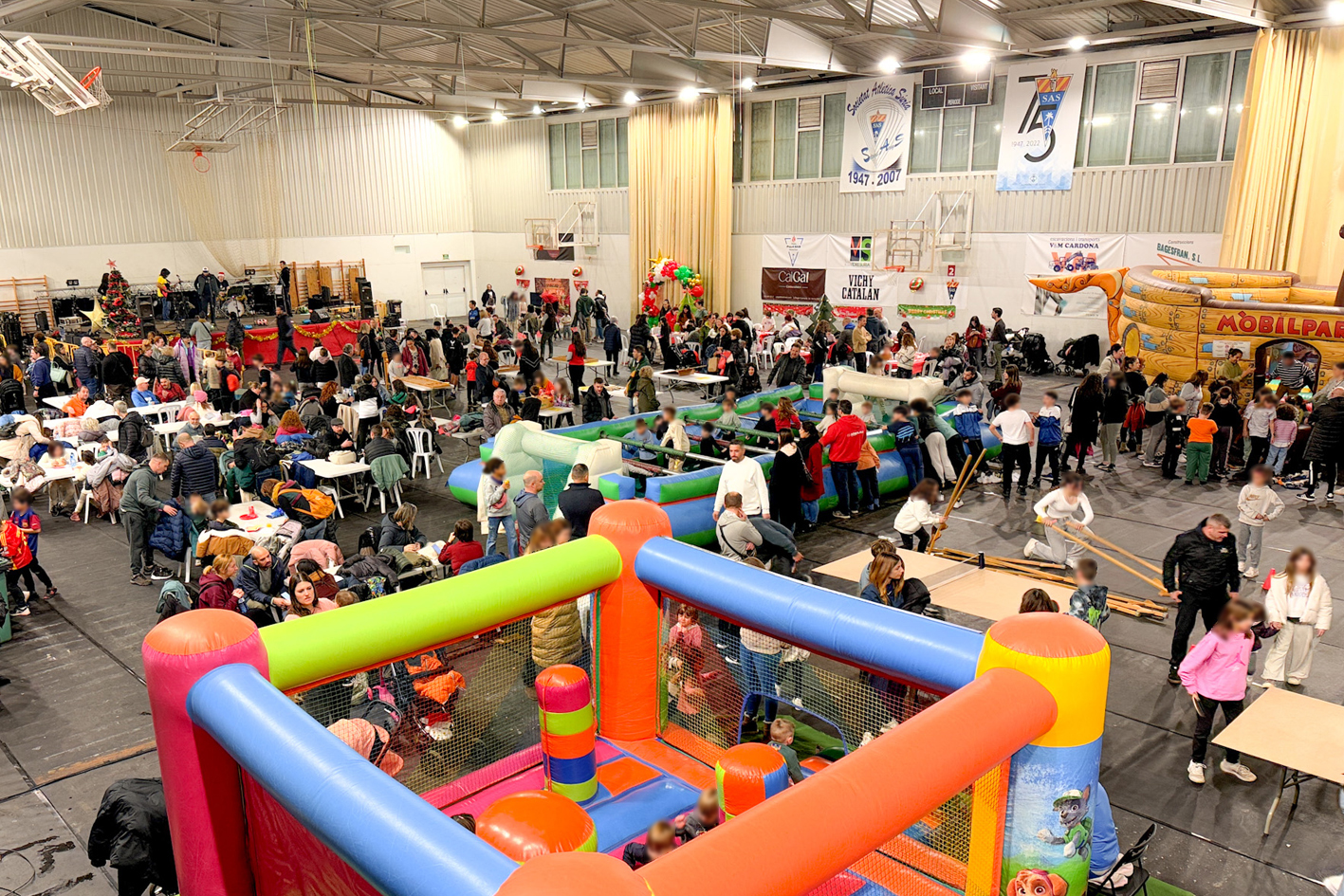 Parc de Nadal al PavellÃ³ Municipal d'Esports, organitzat per l'Ajuntament de SÃºria.