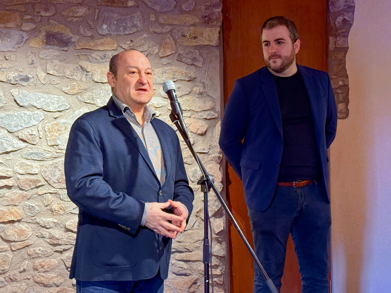 El president de Ferrocarrils de la Generalitat, Carles Ruiz, parla durant la inauguraciÃ³ de lâ€™exposiciÃ³ sobre el centenari dels Ferrocarrils Catalans, al costat de lâ€™alcalde Albert CoberÃ³, dins del programa de la Festa de Sant SebastiÃ .