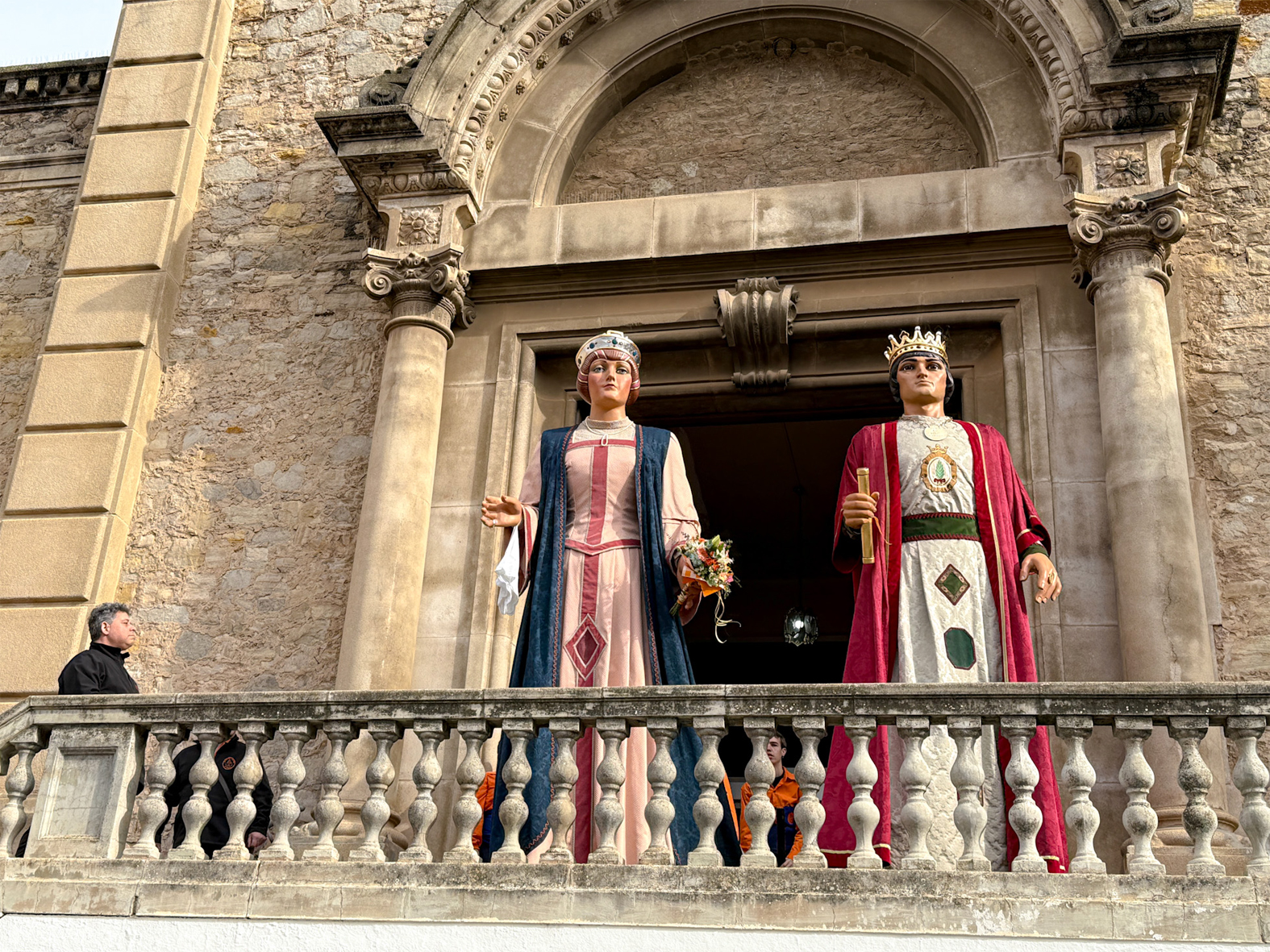Sortida dels Gegants de SÃºria en lâ€™acte de presentaciÃ³ de la seva nova imatge al davant de lâ€™EsglÃ©sia Parroquial de Sant CristÃ²fol, dins del programa de la Festa de Sant SebastiÃ .