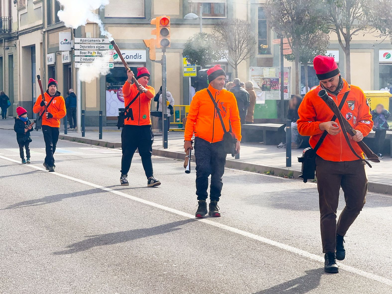 Els Trabucaires del Tro Gros, durant la cercavila de la Festa de Sant SebastiÃ .