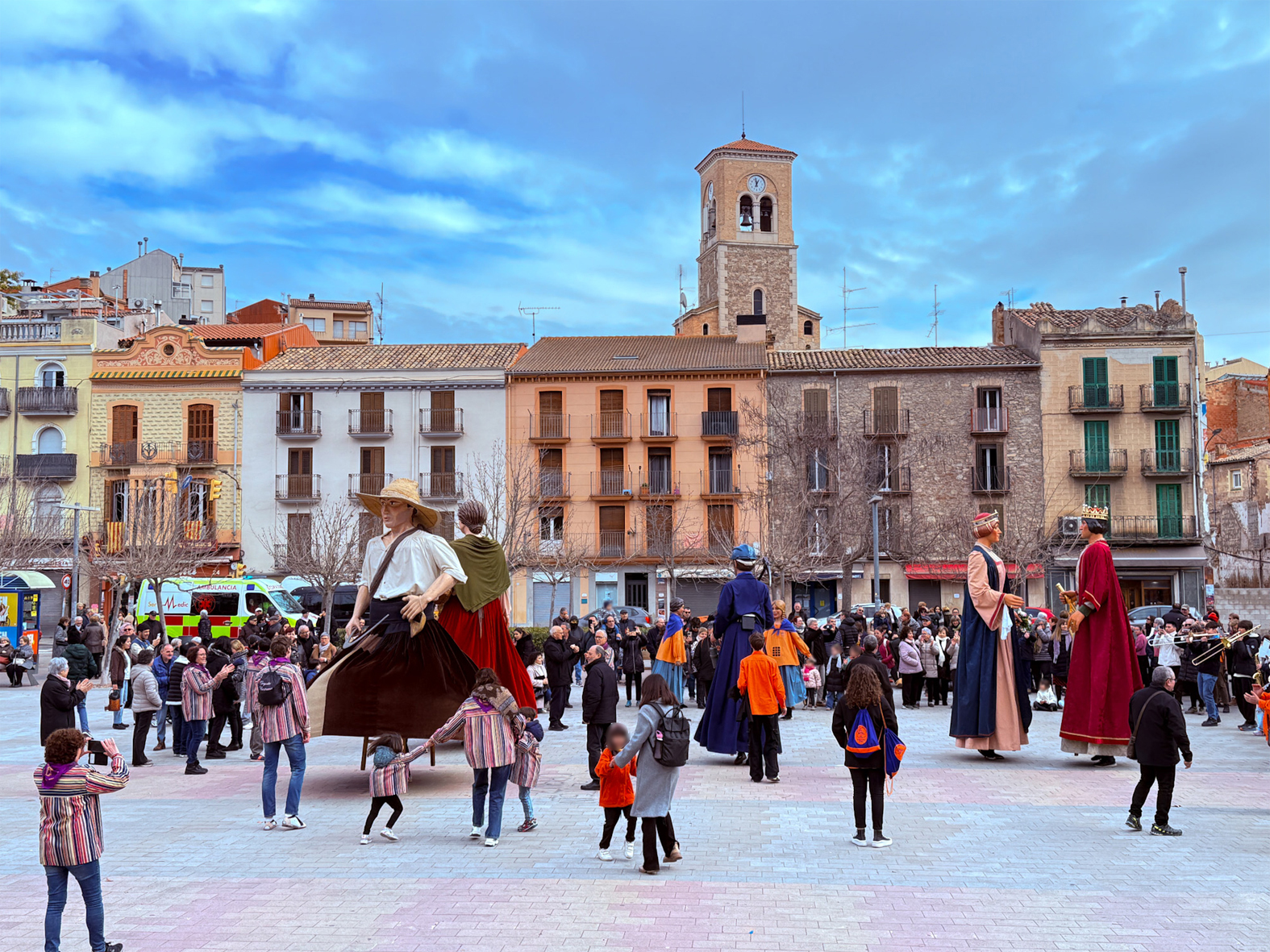 Final de la cercavila de la Festa de Sant SebastiÃ , a la plaÃ§a de Sant Joan.