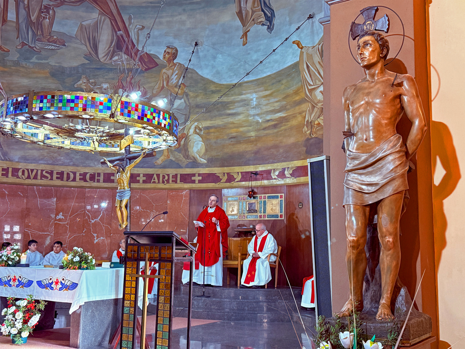 Imatge de la missa de renovaciÃ³ del Vot de Poble a Sant SebastiÃ , a lâ€™EsglÃ©sia Parroquial de Sant CristÃ²fol.