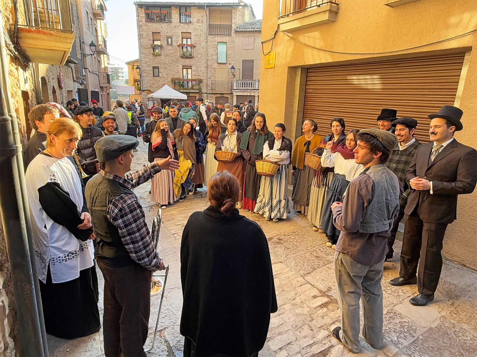 Personatges de la Cur(s)a del CÃ²lera al Poble Vell, dins del programa de la Festa de Sant SebastiÃ .