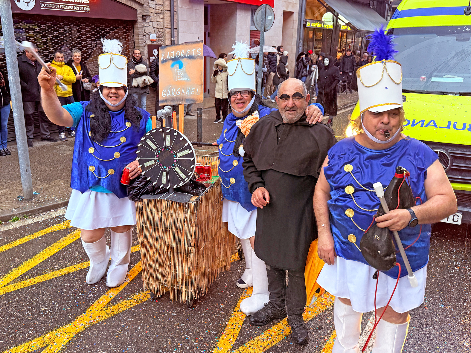 Participants en la rua del Carnestoltes de Súria.