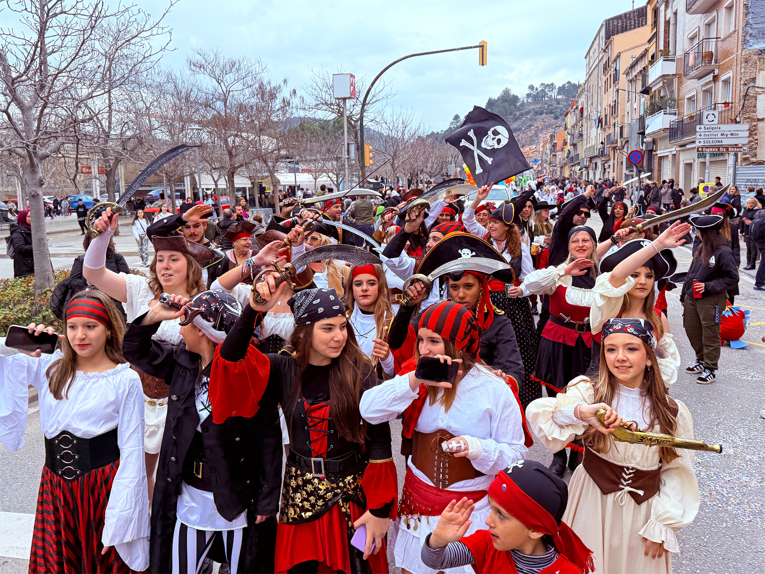 Participants en la rua del Carnestoltes de Súria.