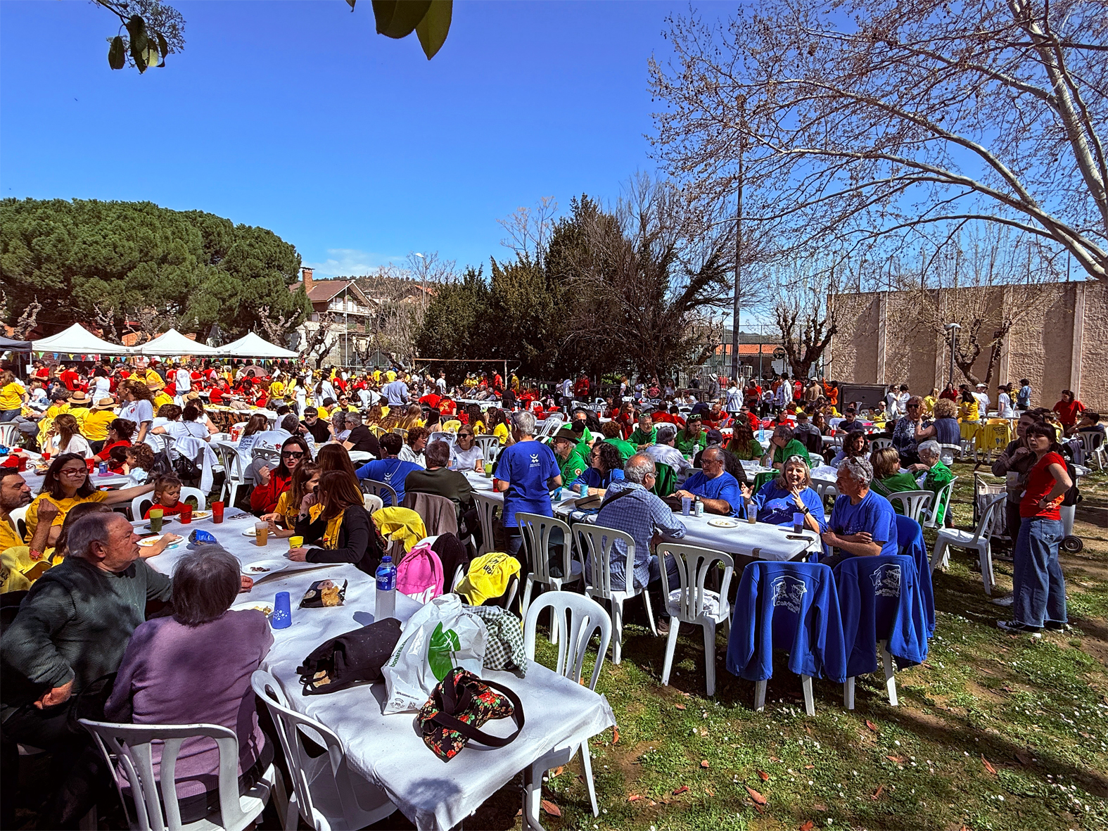Imatge d'ambient del Vermut Caramellaire, celebrat al Parc Municipal Macary i Viader.