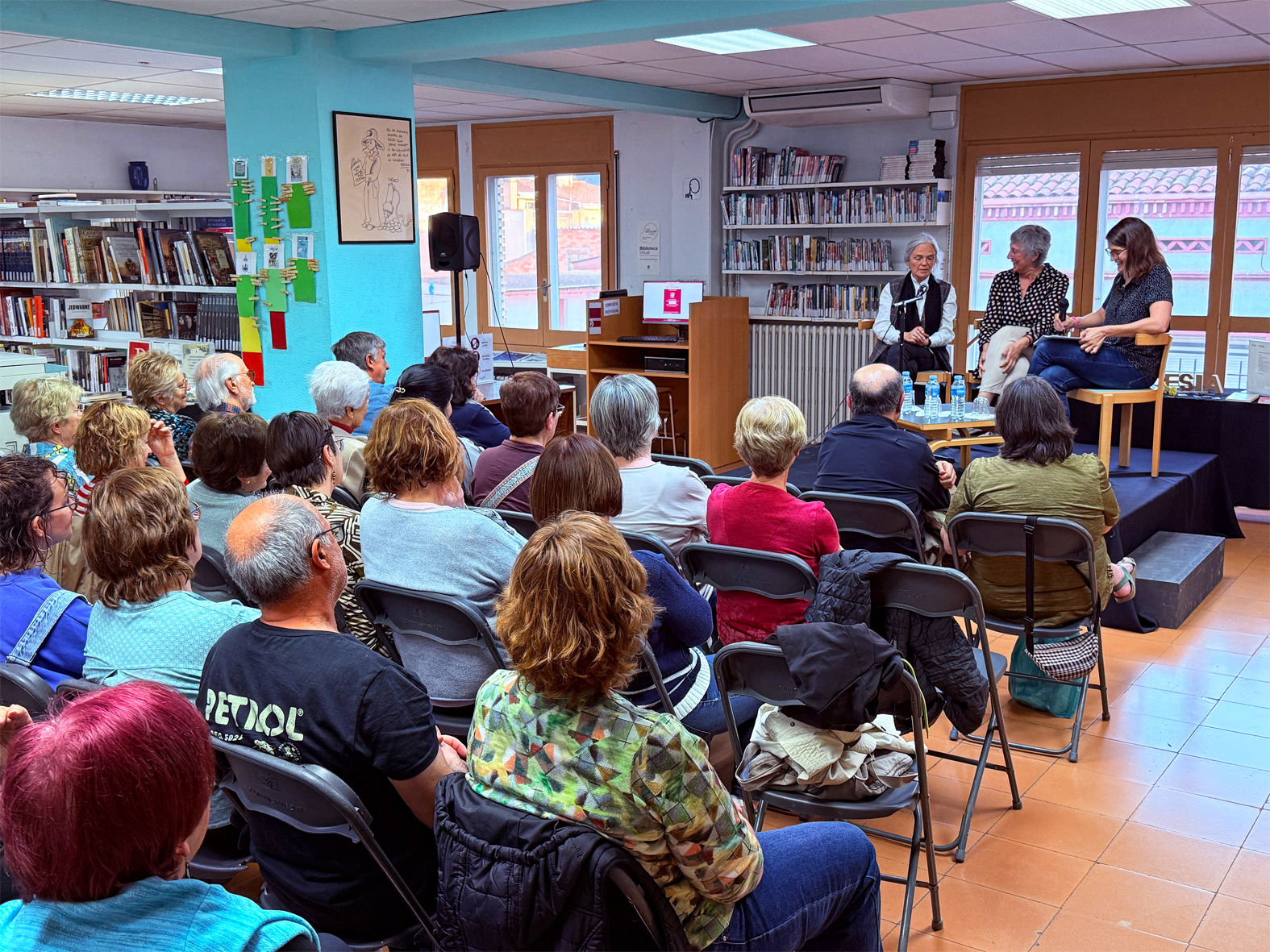 PresentaciÃ³ del llibre 'Metgesses' dâ€™Anna Vidal i Cloti Morales a la Biblioteca PÃºblica, dins del cicle 'Per Sant Jordi, llibres de casa'.