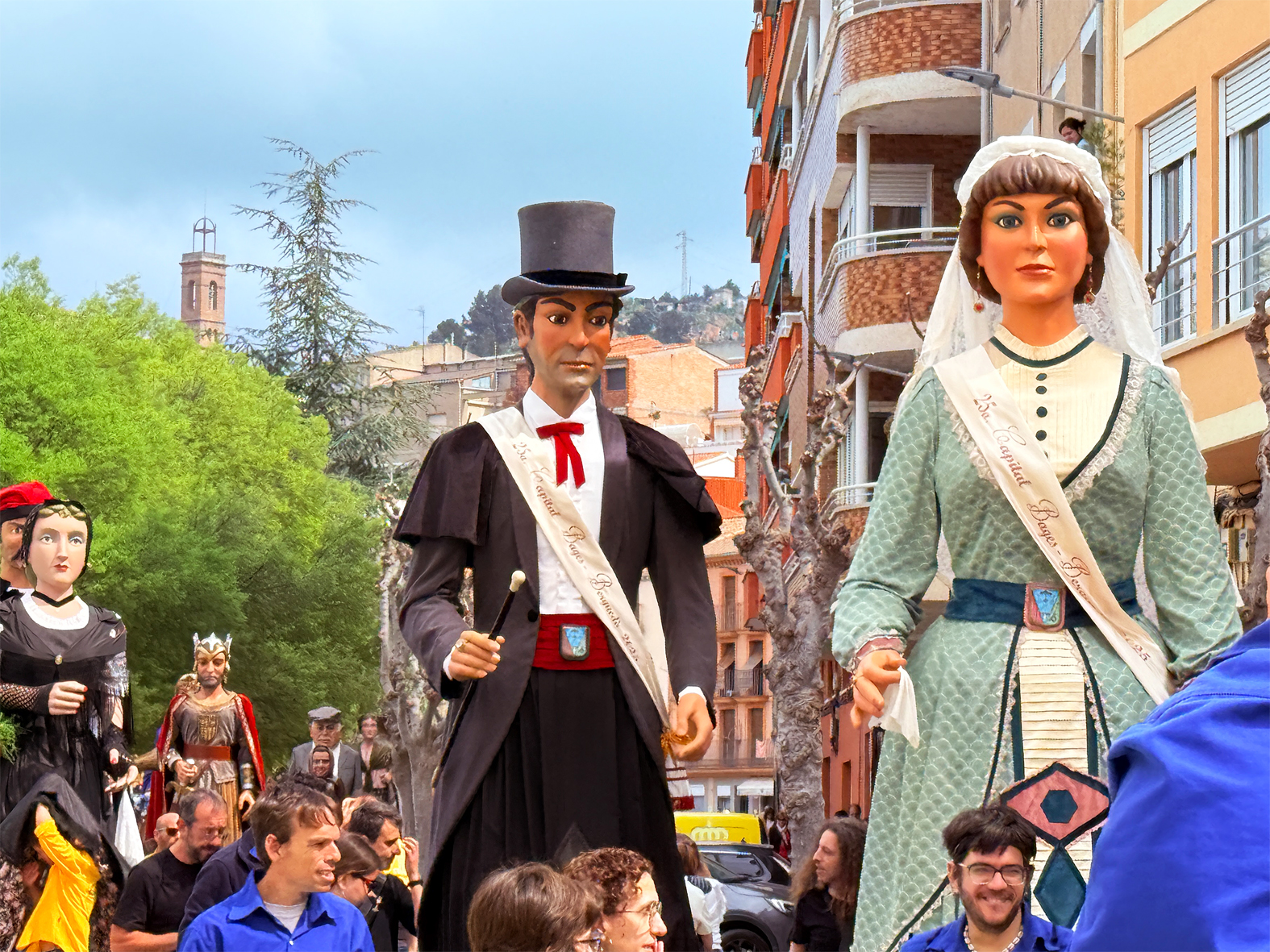 La colla de Sallent durant la cercavila de la 15a Trobada Gegantera, dins de la Fira de Rams de SÃºria.