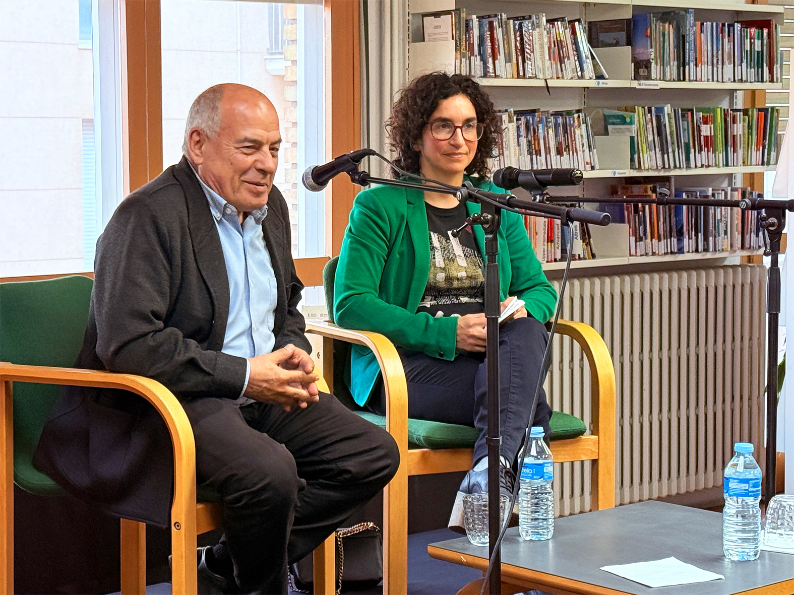 PresentaciÃ³ del llibre 'Cuits pel clima', amb Francesc Reguant i Lorena FarrÃ s, a la Biblioteca PÃºblica, dins del cicle 'Per Sant Jordi, llibres de casa'.