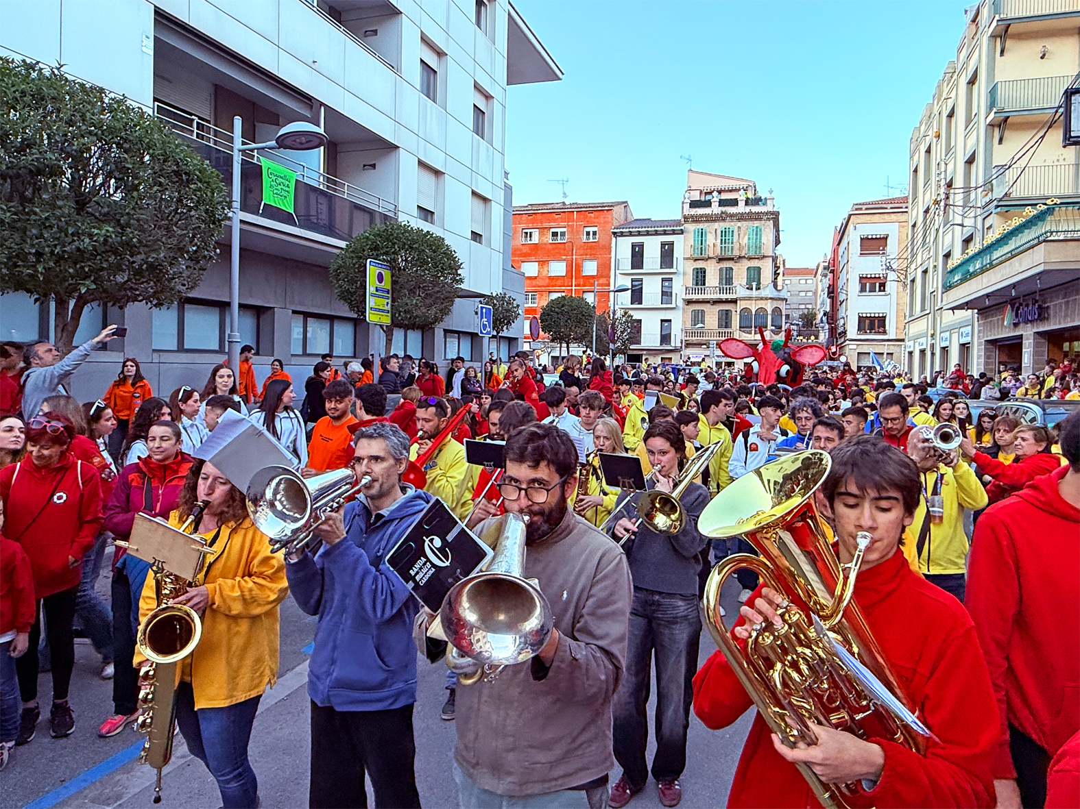 El centre urbà s'omple de música i festa en l'inici de les Caramelles de Súria, les més grans de Catalunya
