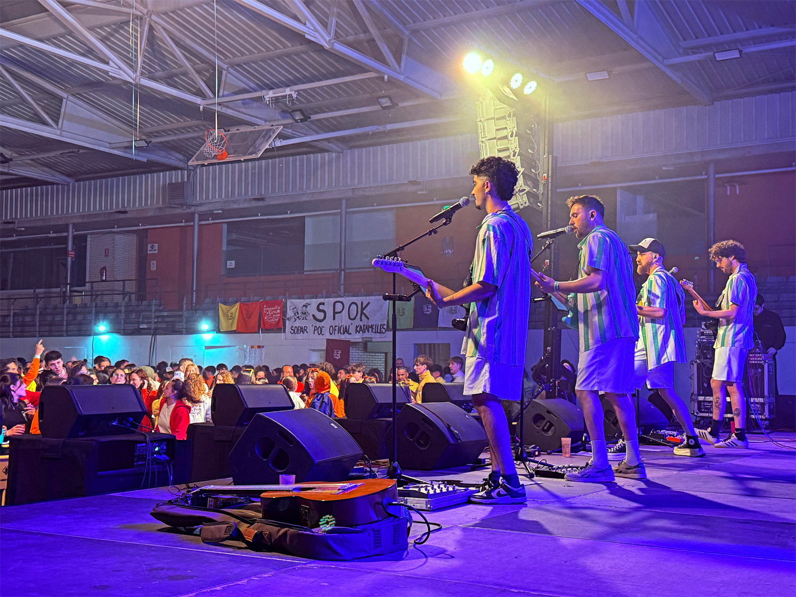 Actuació musical de l'SPOK de les Caramelles de Súria al Pavelló Municipal d'Esports.