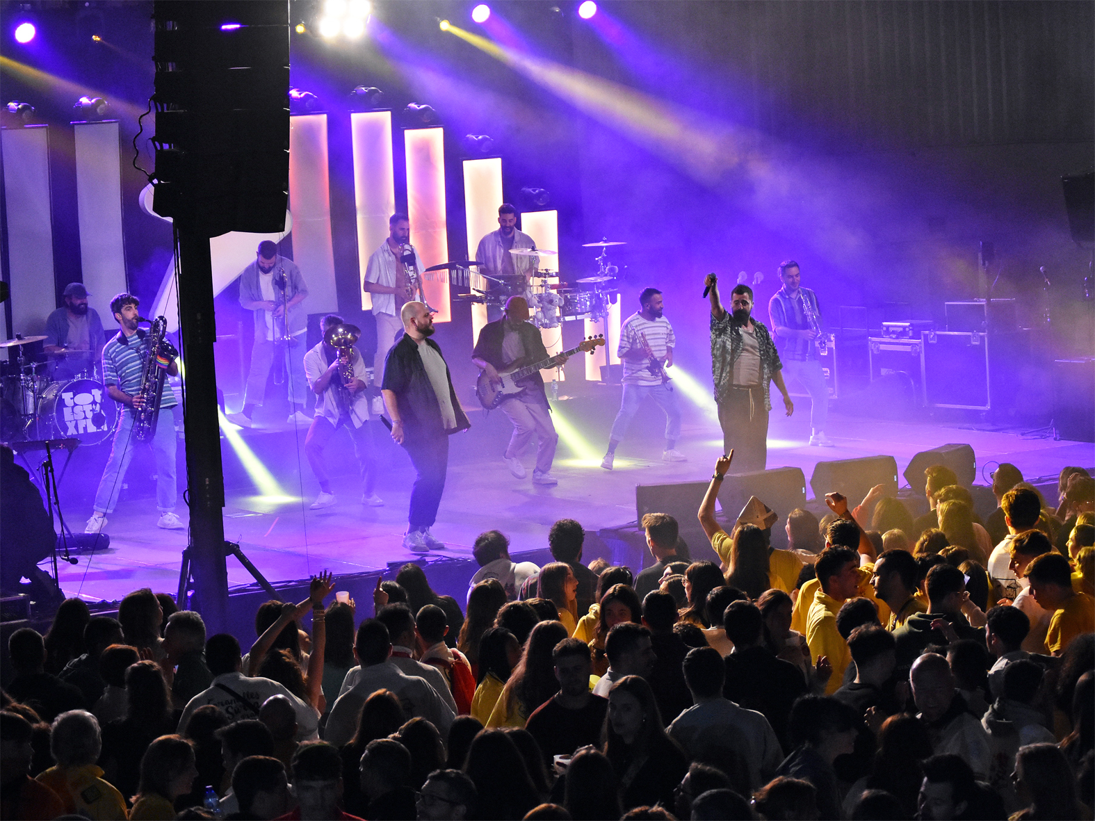 Concert del grup La Fúmiga al Pavelló Municipal d'Esports, dins del programa de les Caramelles de Súria 2025.