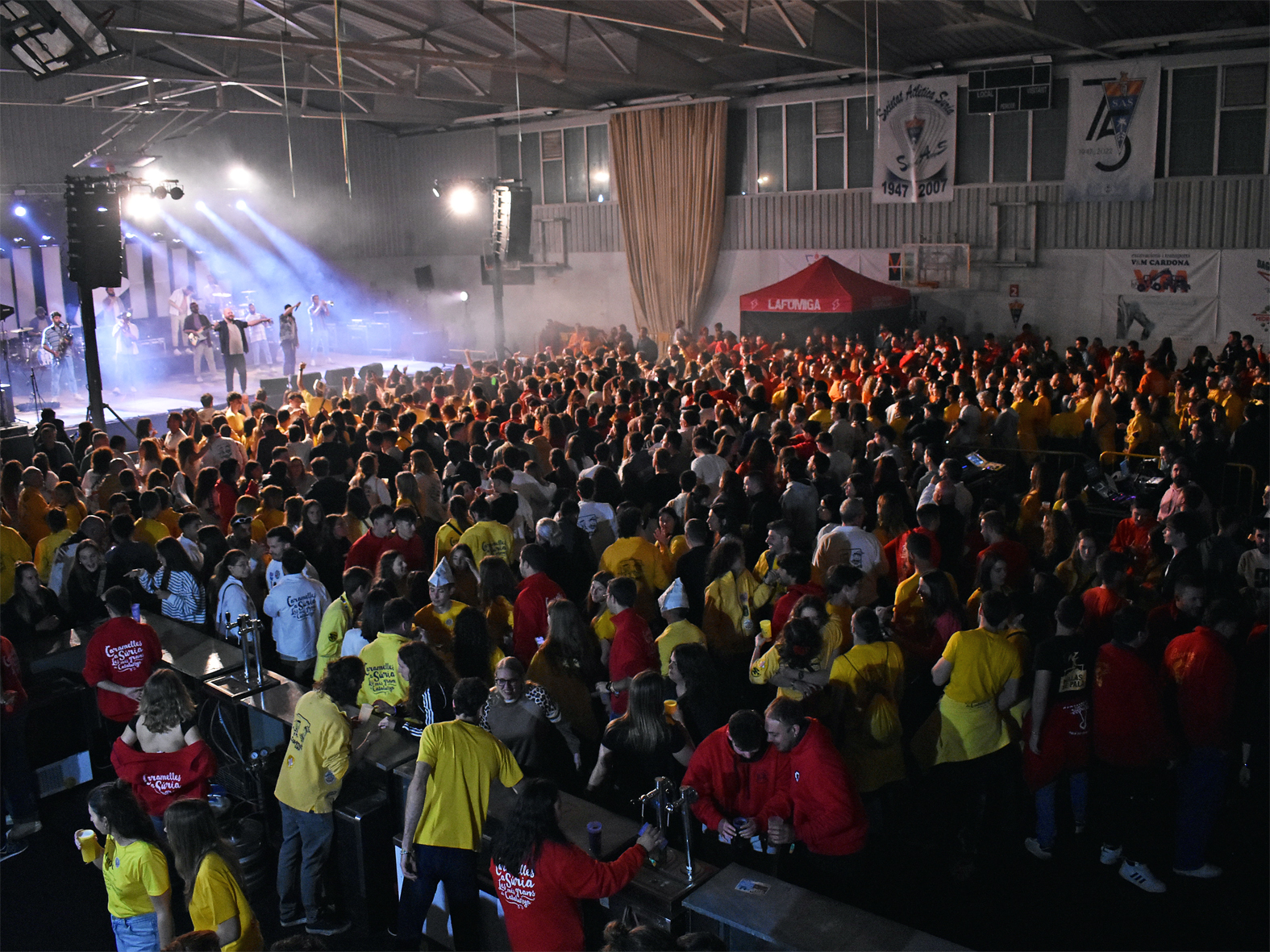 Concert del grup La Fúmiga al Pavelló Municipal d'Esports, dins del programa de les Caramelles de Súria 2025.