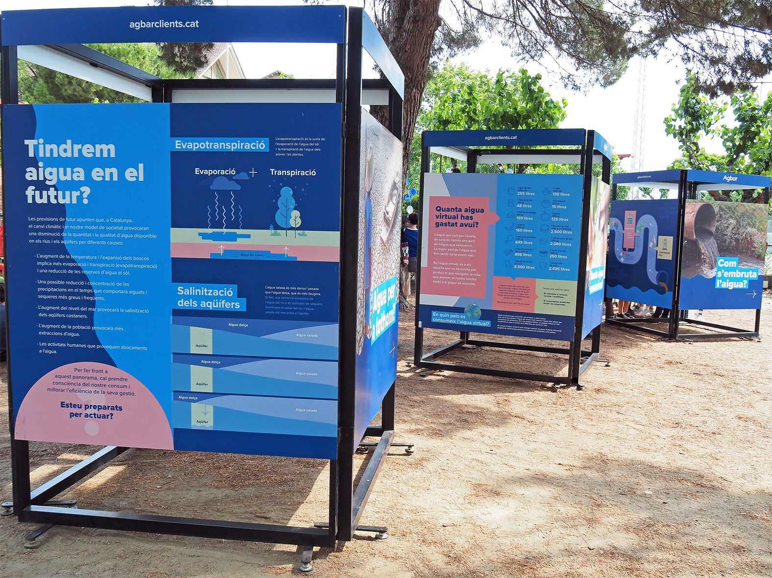 Plafons de l'exposició 'Operació Aigua' al Parc Municipal Macary i Viader.