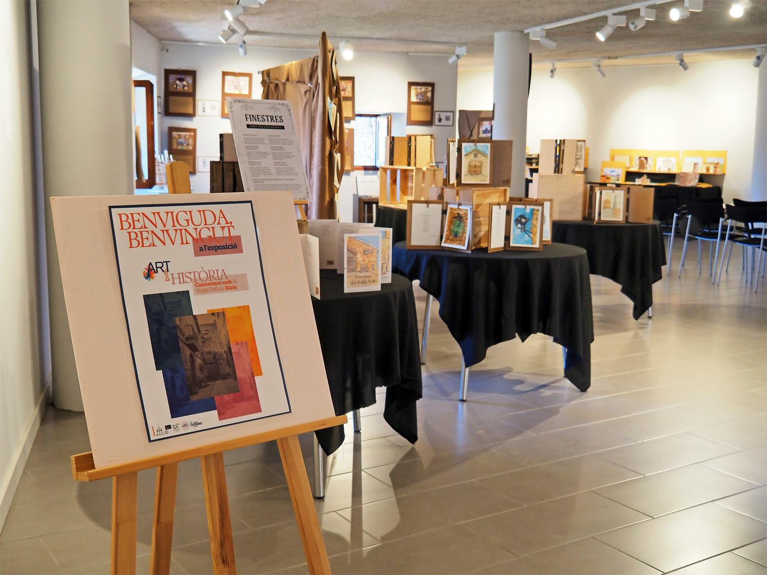 L'alumnat dels centres d'ensenyament de Súria mostra la seva visió del Poble Vell en una exposició