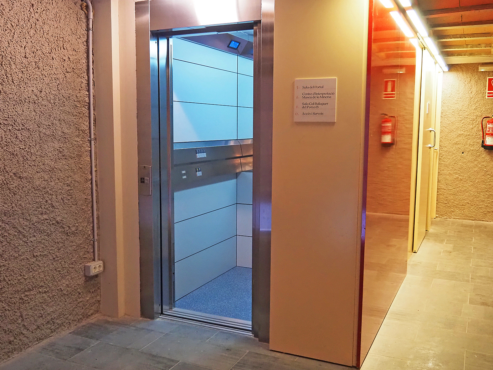 L'ascensor del Casinet del Poble Vell entra en funcionament