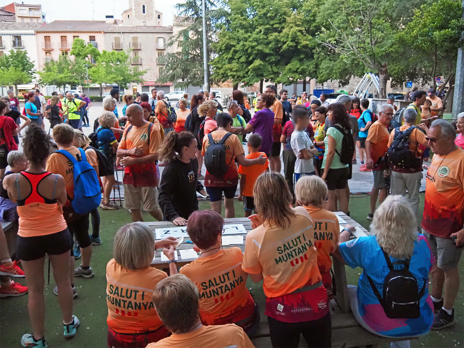 Preparatius de la Caminada Nocturna, organitzada pel Centre Excursionista, dins del pròleg de la Festa Major de Súria 2025.
