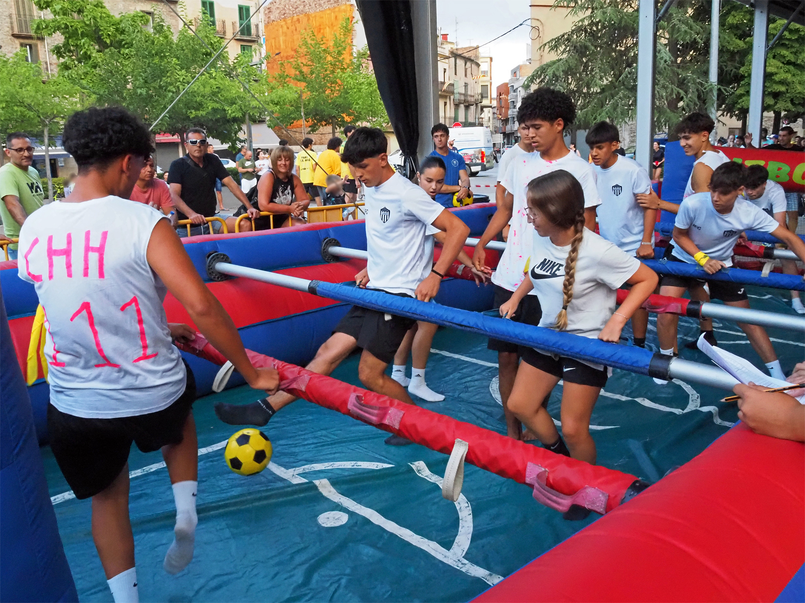 Darrera jornada dels Kampionats Esportius Nocturns (KEN) a la plaça de Sant Joan, dins de la Festa Major de Súria 2025.