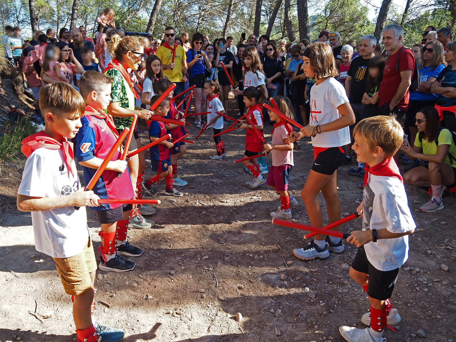 Ball de bastons amb l'Agrupació Sardanista a la Torre, dins de l'acte central de l'Onze de Setembre a Súria.
