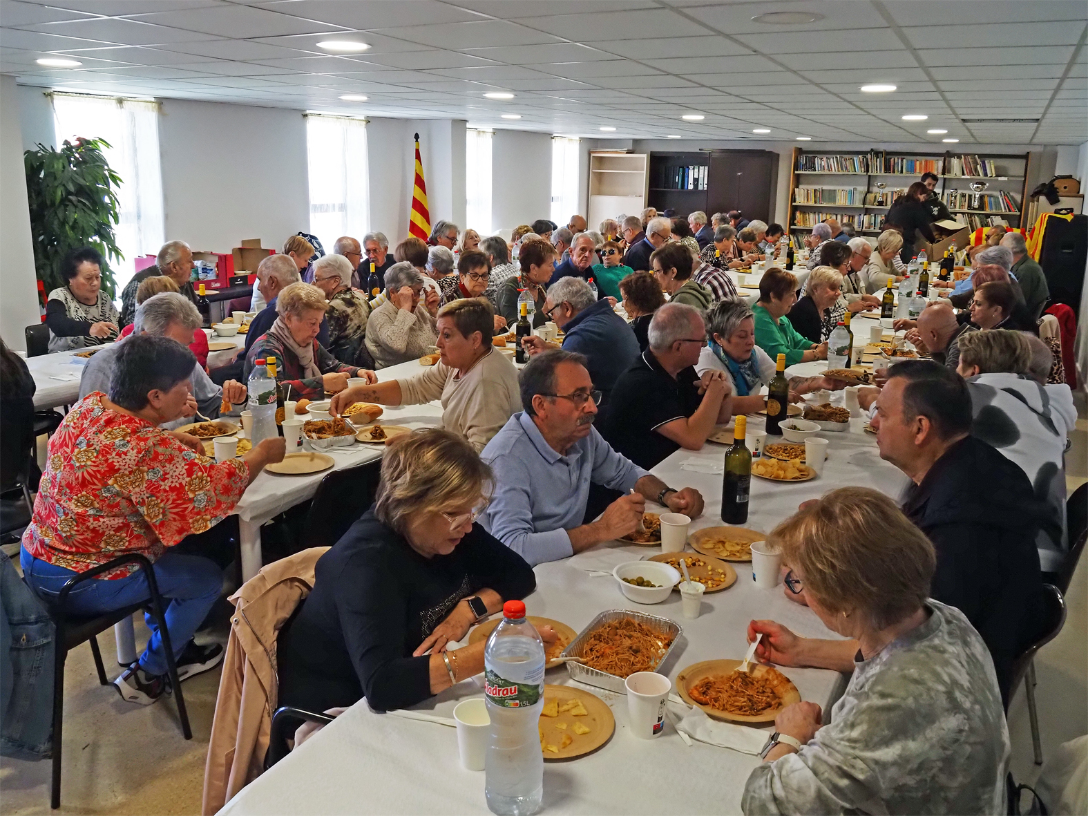 Dinar de la Setmana de la Gent Gran de Súria, al local de la pista del barri de Salipota. Dinar de la Setmana de la Gent Gran de Súria, al local de la pista del barri de Salipota.