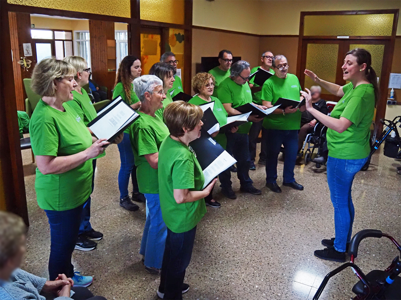 Actuació de la Societat Coral La Llanterna a la Residència Bell Repòs, dins de la Setmana de la Gent Gran de Súria. Actuació de la Societat Coral La Llanterna a la Residència Bell Repòs, dins de la Setmana de la Gent Gran de Súria.