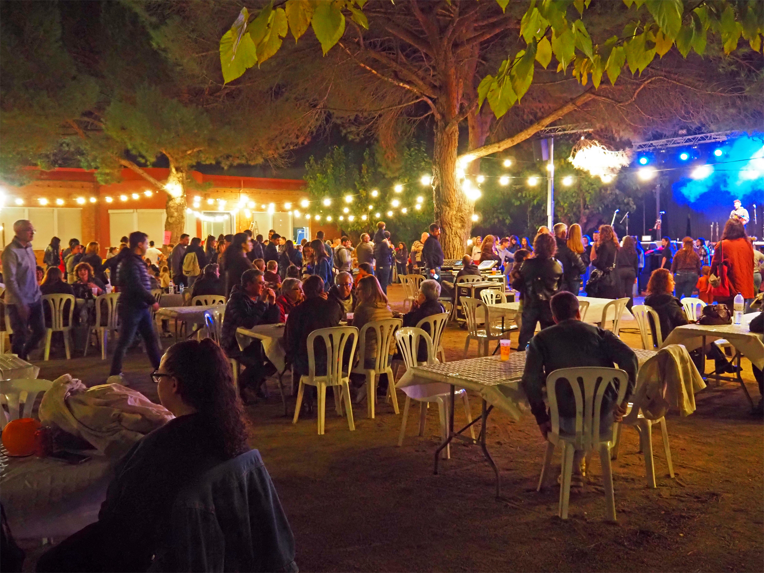 Ambient de la Castanyada de Súria al Parc Municipal Macary i Viader.