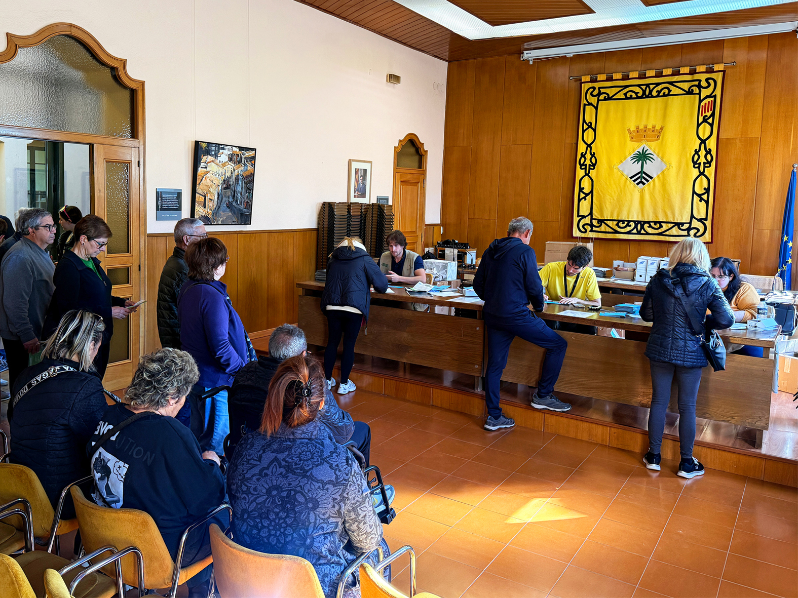 Punt de recollida del material per als nous contenidors de recollida selectiva, al saló de sessions de la Casa de la Vila.