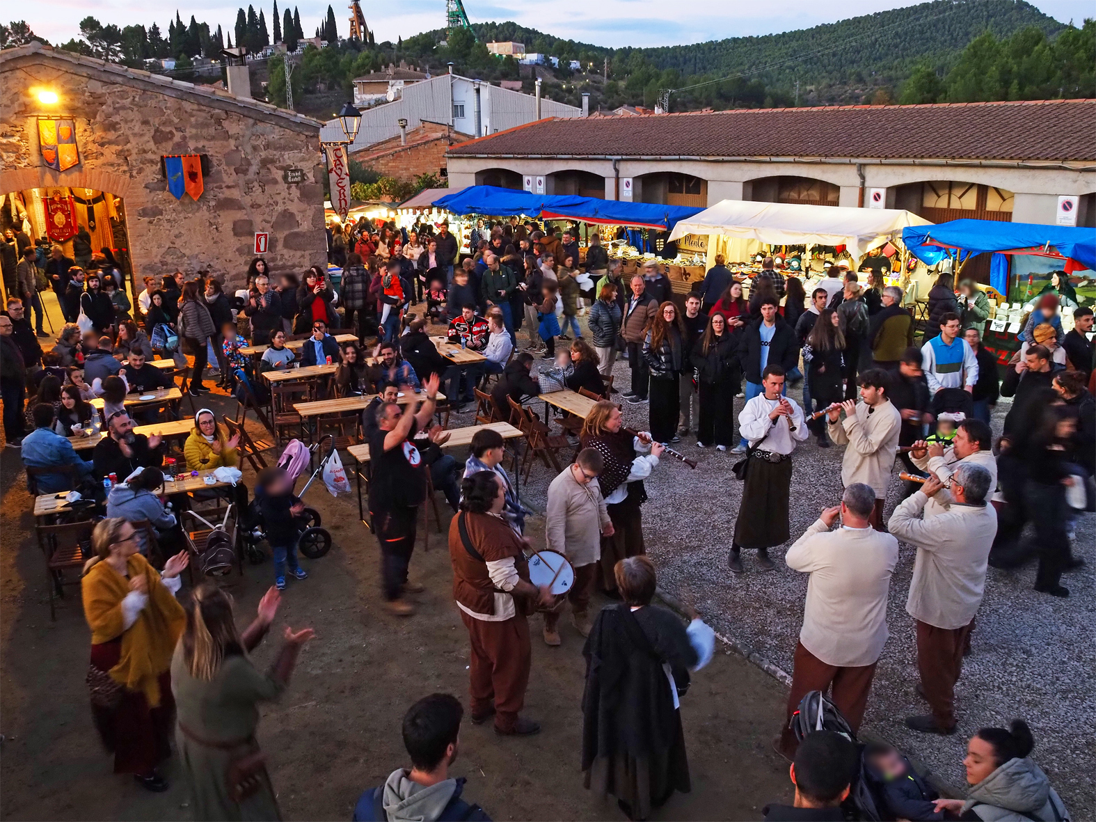 Ambient a l'Era del Castell durant la 22a Fira Medieval d'Oficis de Súria.