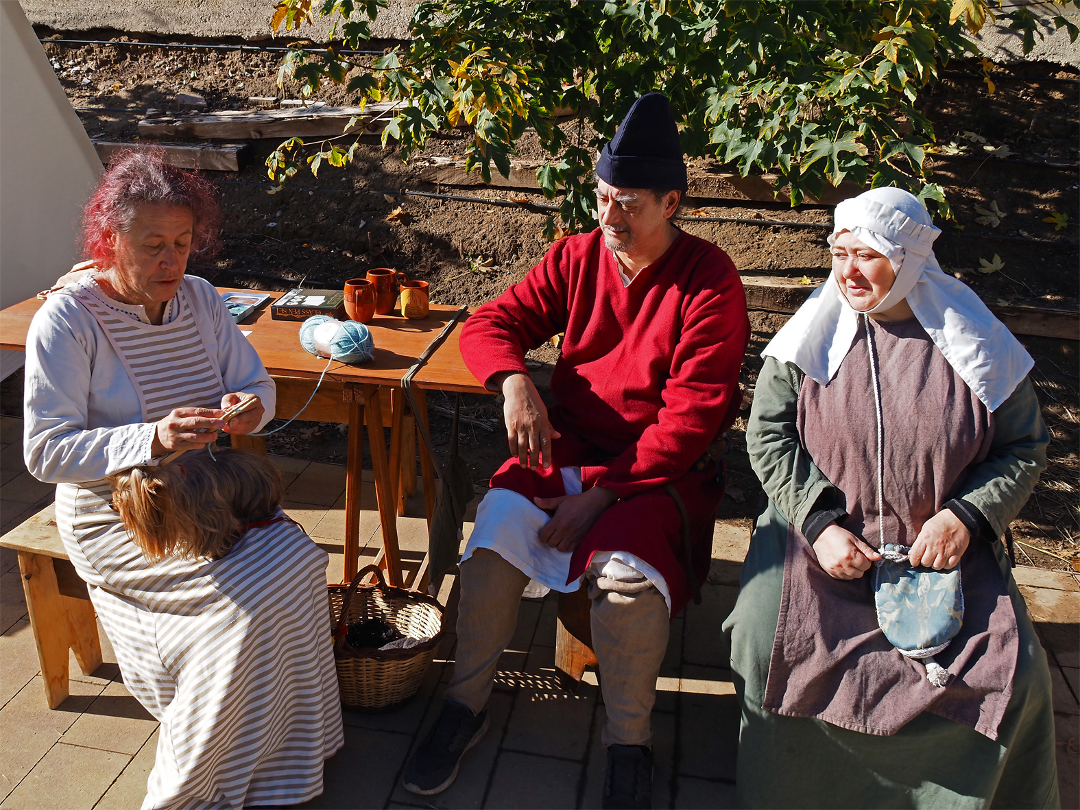 Personatges de la 22a Fira Medieval d'Oficis, a l'Espai Firal dels Galàpets.