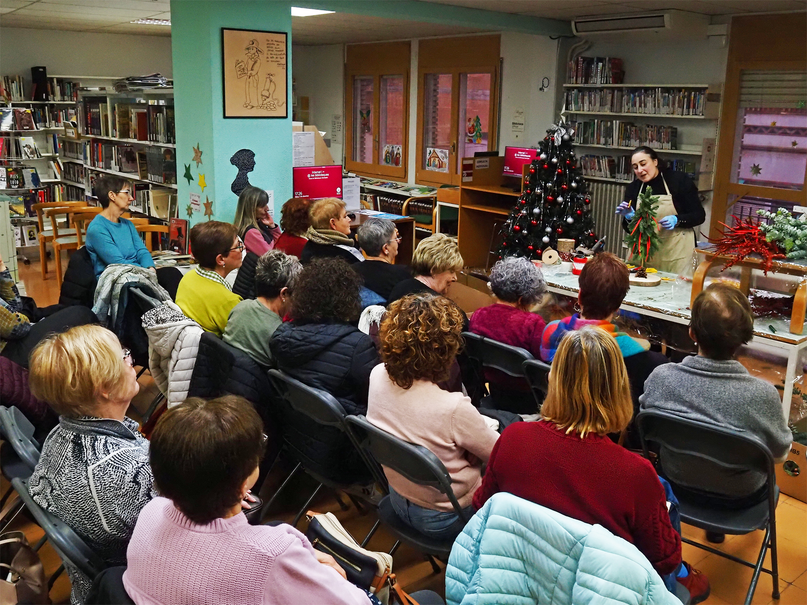 Taller de centres florals de Nadal a la Biblioteca PÃºblica.