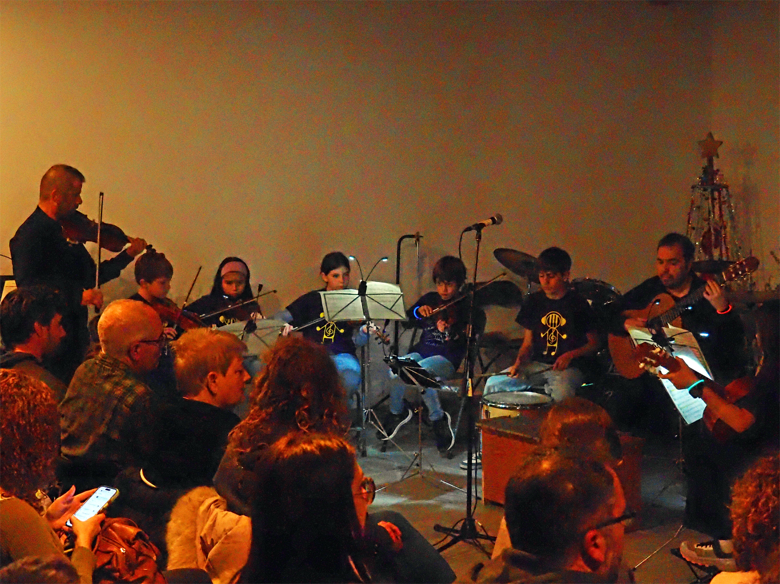 Concert de Nadal de lâ€™Escola Municipal de MÃºsica, celebrat a la Sala del Portal dâ€™El Casinet del Poble Vell.