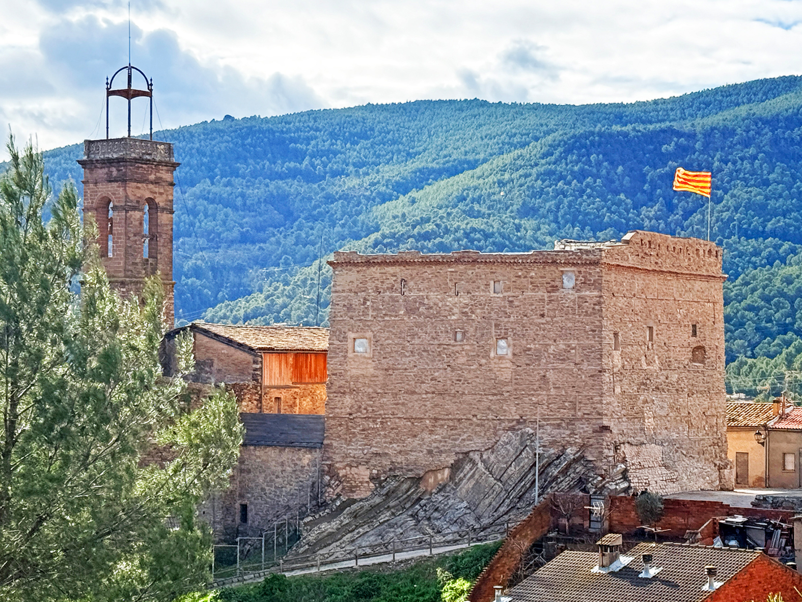 Vista del Castell de S&uacute;ria des del barri de Bellavista, despr&eacute;s dels treballs de restauraci&oacute;.