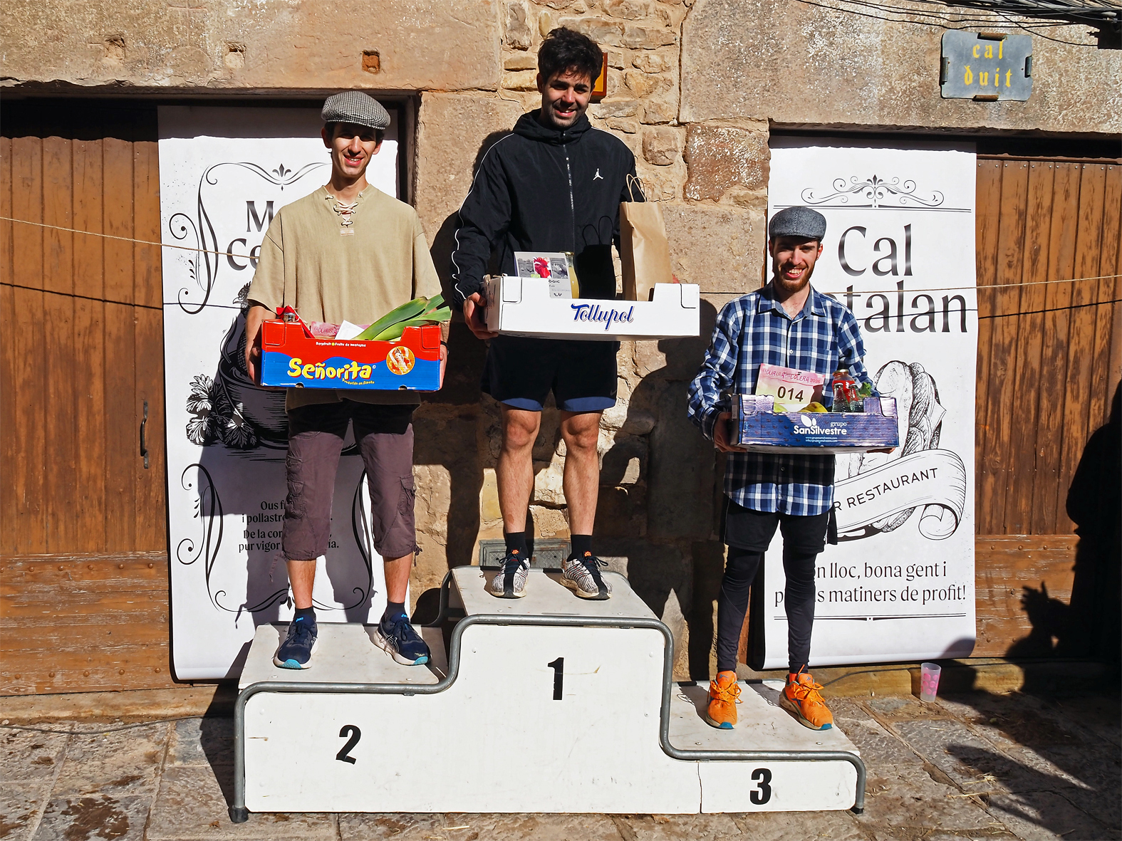 Podi de la 2a Cur(s)a del C&ograve;lera a la pla&ccedil;a Major del Poble Vell, dins de la Festa de Sant Sebasti&agrave;.