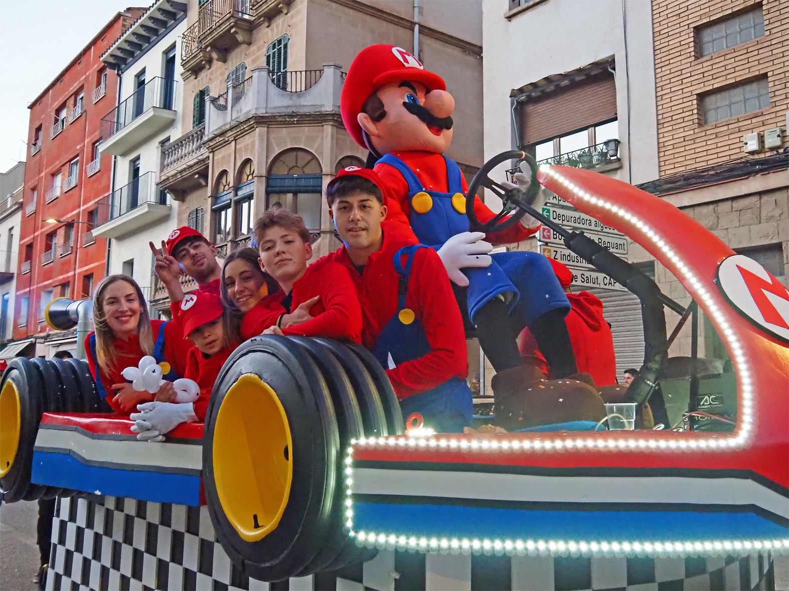Participants en la rua del Carnestoltes de S&uacute;ria.