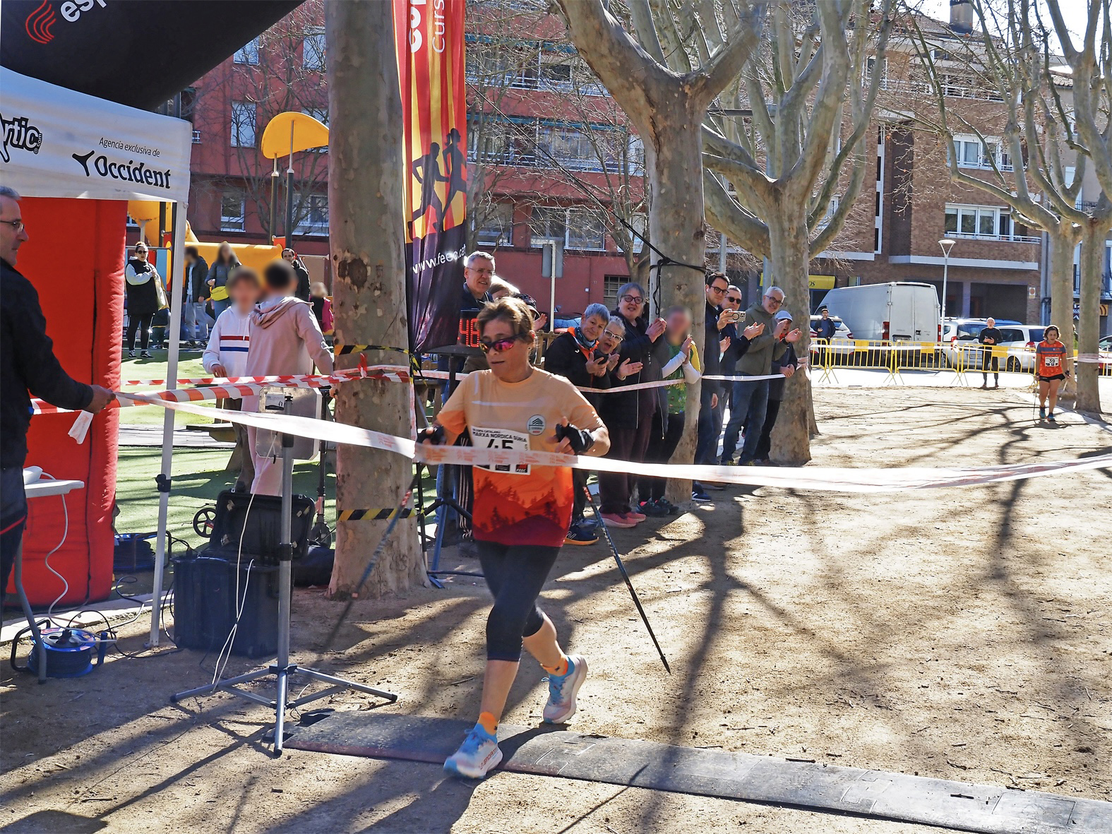 Arribada de la primera classificada de la categoria absoluta femenina de la 3a Copa Catalana de Marxa N&ograve;rdica a S&uacute;ria, la surienca Paqui Qu&iacute;lez Moja.
