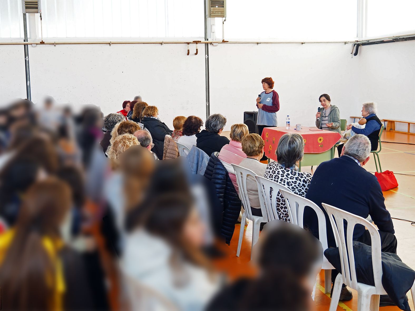 Imatge del teatre-f&ograve;rum '&Agrave;vies segle XXI' a l'Institut Mig-M&oacute;n, dins del programa del Dia Internacional de les Dones a S&uacute;ria.