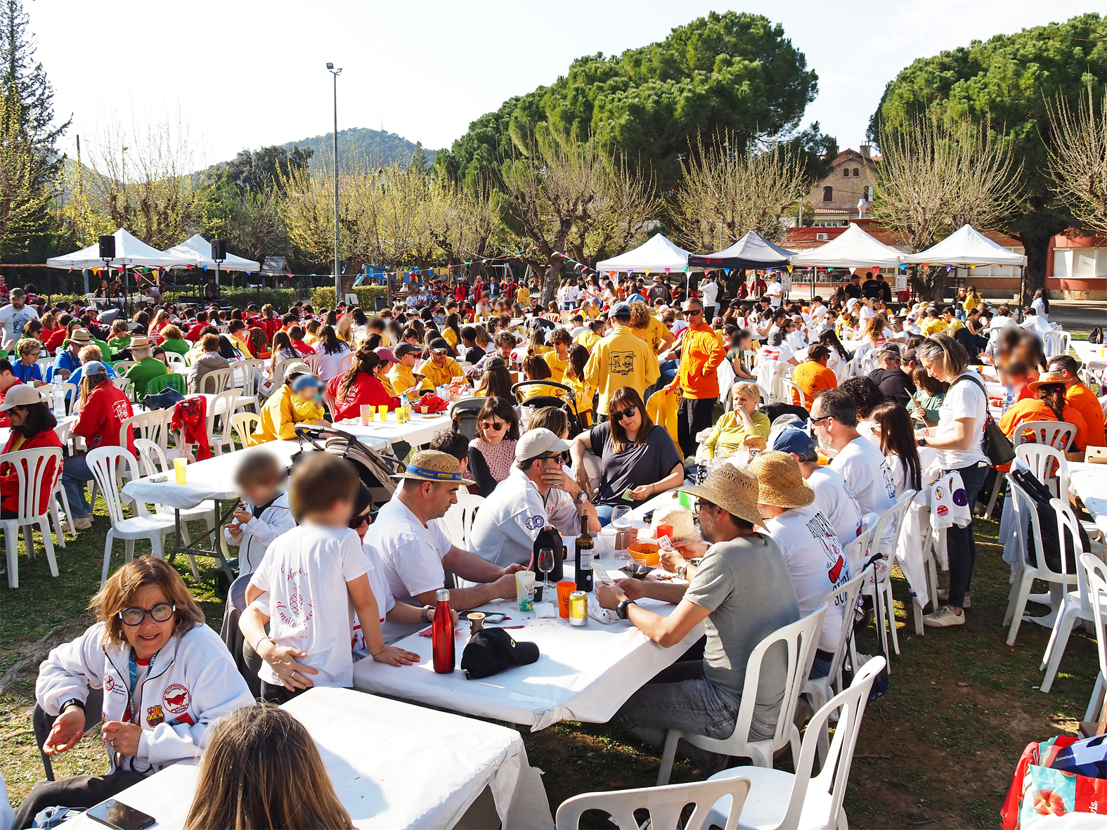 El Vermut Caramellaire aplega totes les colles en l'inici del compte enrere per a la gran festa surienca