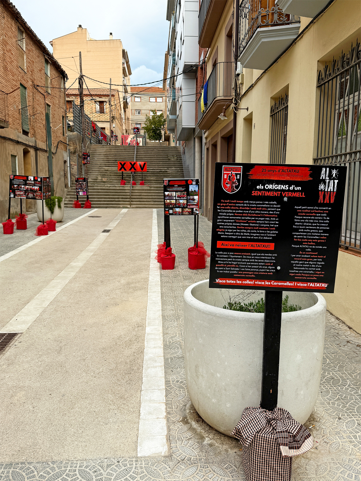 ExposiciÃ³ de les colles caramellaires de l'Altatxu, al carrer Vilanova.